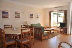 Classic Villa, 3 Bedrooms | Living room