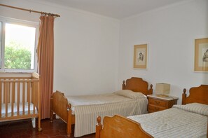 Comfort Villa, 3 Bedrooms | 6 bedrooms, individually furnished, iron/ironing board, bed sheets - Horacio Villa is Located Near the Center of Vilamoura (Loulé)