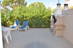 Outdoor dining - Horacio Villa is Located Near the Center of Vilamoura (Loulé)