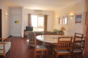 Comfort Villa, 3 Bedrooms | Dining