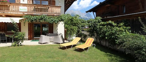 Comfort Chalet, 4 Bedrooms | Garden
