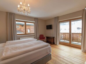8 bedrooms, individually furnished, iron/ironing board, bed sheets