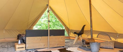 Comfort Tent, 1 Bedroom | Living room