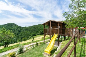 Casa clásica, 3 habitaciones | Jardín