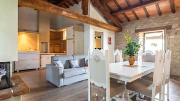 Classic House, 3 Bedrooms | Dining