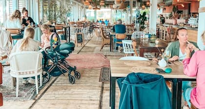 Apartment Located Directly on the Sneekermeer