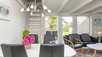 Deluxe House, 2 Bedrooms | Interior