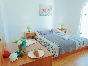 4 habitaciones, muebles diferentes y ropa de cama