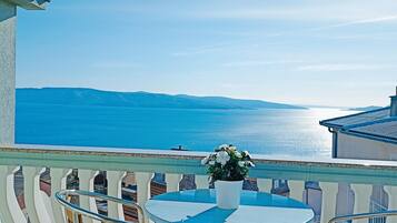 Classic Apartment, 2 Bedrooms | Balcony