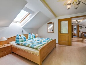 Casa clàssica, 2 dormitoris | 7 dormitoris, mobiliari individual i roba de llit 