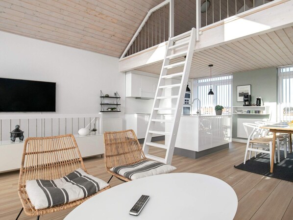 Classic House, 4 Bedrooms | Interior