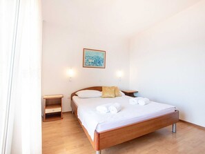 8 Schlafzimmer, individuell eingerichtet, Bügeleisen/Bügelbrett
