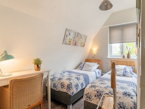 4 bedrooms, individually furnished, bed sheets - Lodge in Giethoorn With Breakfast (Giethoorn)