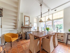 Dining - Lodge in Giethoorn With Breakfast (Giethoorn)