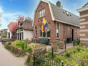 Exterior - Lodge in Giethoorn With Breakfast (Giethoorn)