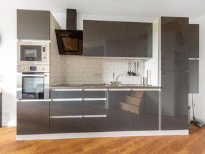 Classic House, 2 Bedrooms | Private kitchen | Fridge, microwave, oven, dishwasher