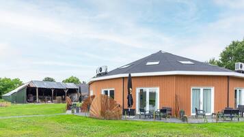 Casa clássico, 2 quartos | Fachada