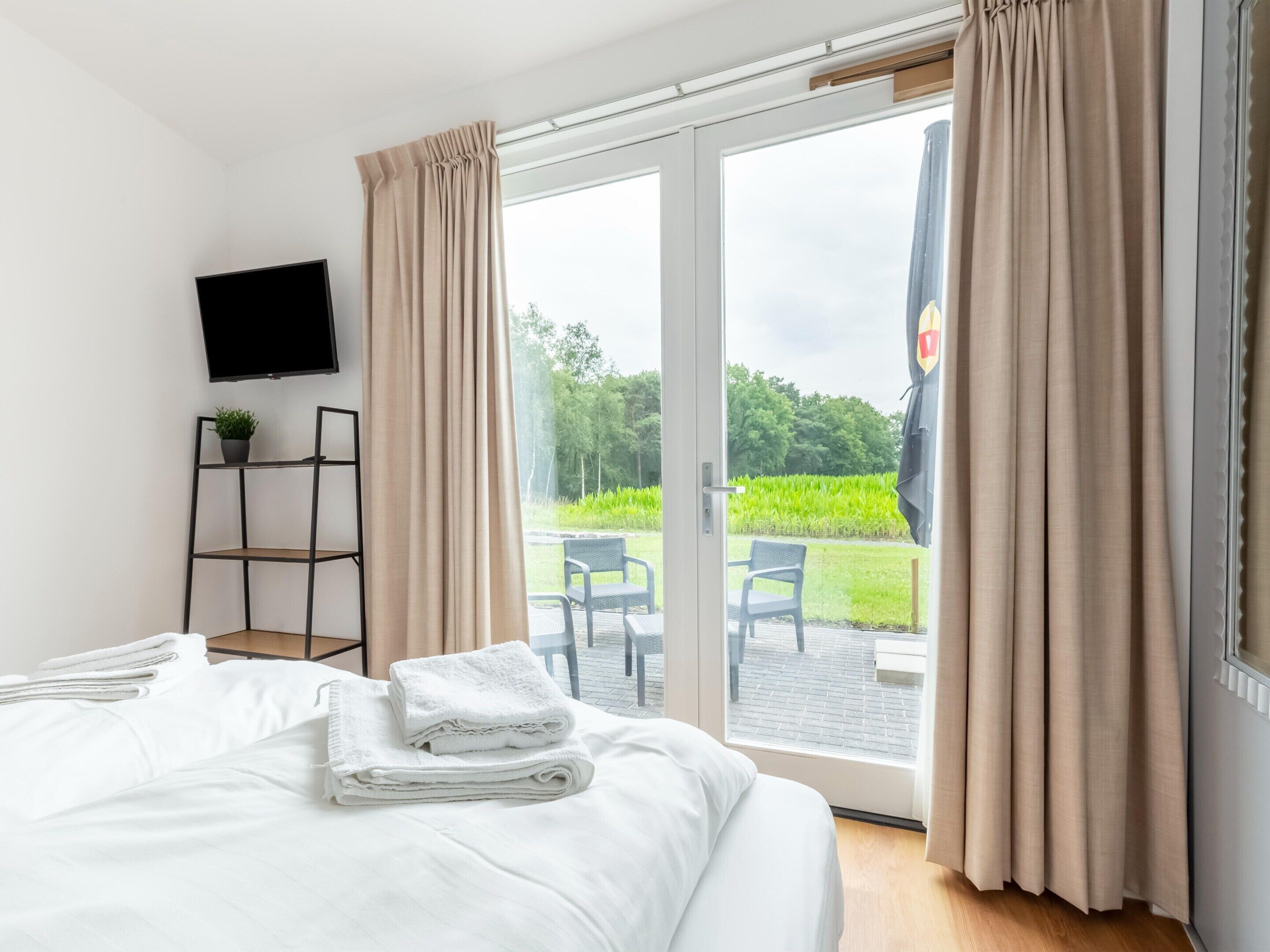 4 bedrooms, individually furnished, bed sheets