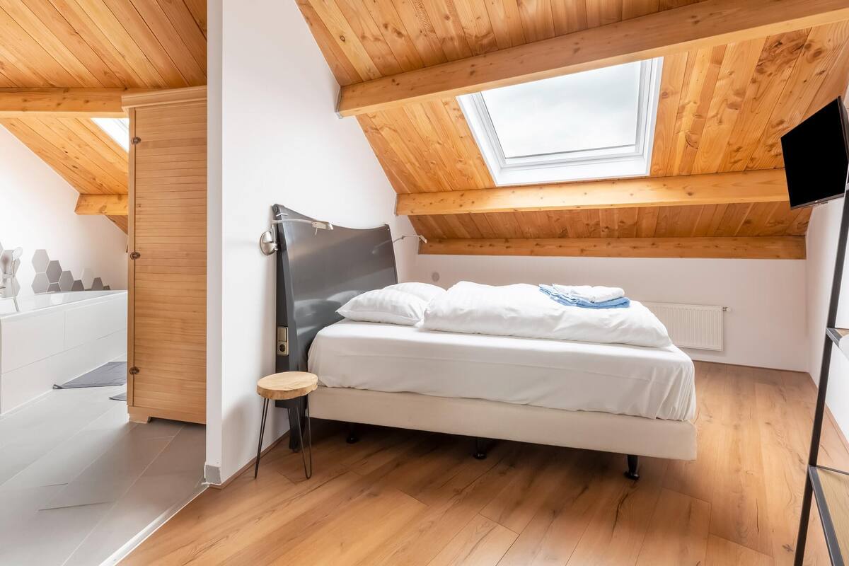 Comfort House, 2 Bedrooms | 4 bedrooms, individually furnished, bed sheets