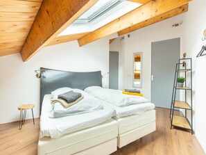 2 camere, con arredamento individuale, lenzuola