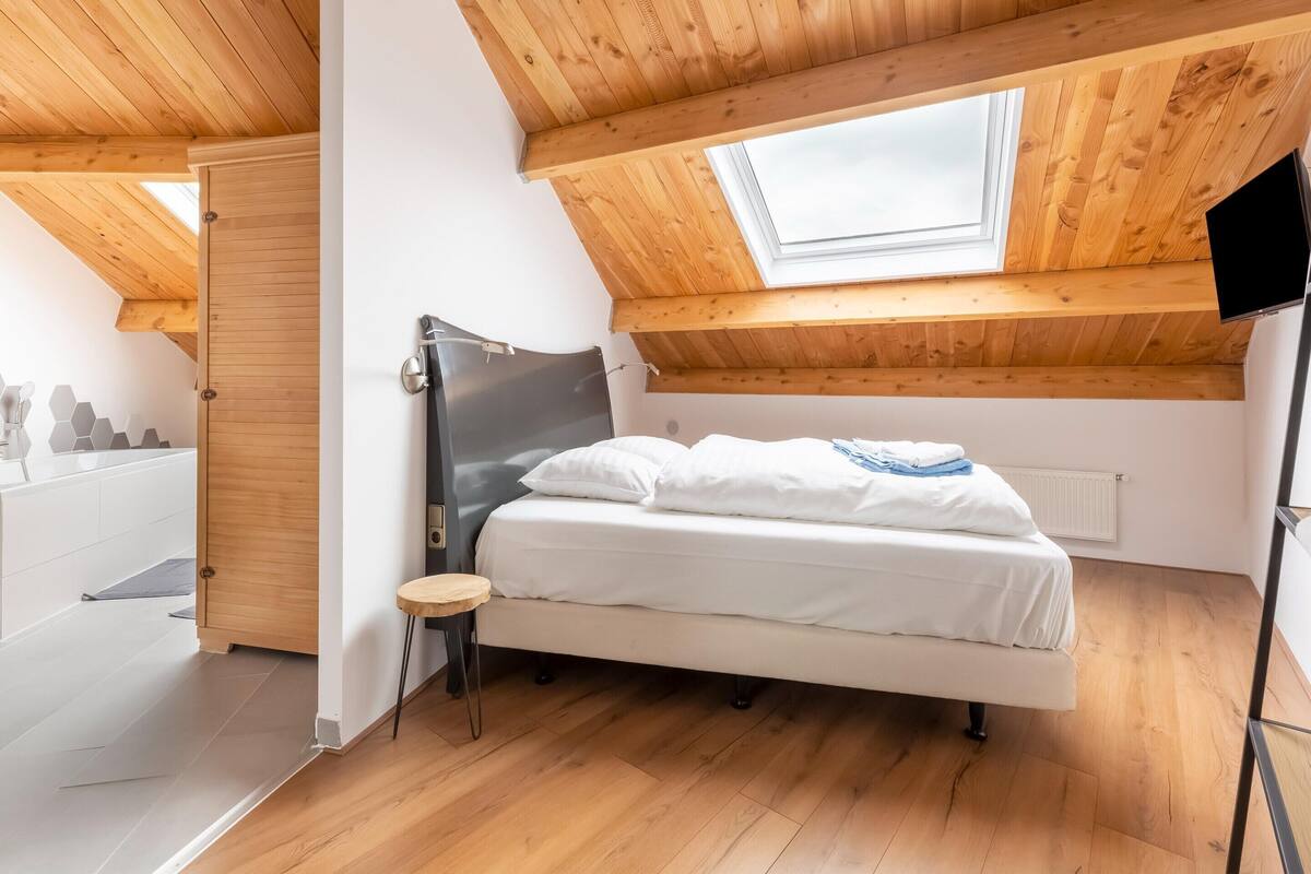 Classic House, 2 Bedrooms | 4 bedrooms, individually furnished, bed sheets