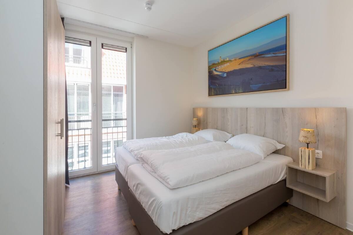 Superior Apartment, 2 Bedrooms | 17 bedrooms, bed sheets