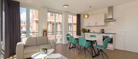 Classic Apartment, 3 Bedrooms | Living room