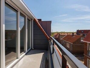 Classic Apartment, 3 Bedrooms | Balcony - Lush Apartment in Zoutelande Near Beach (Zoutelande)