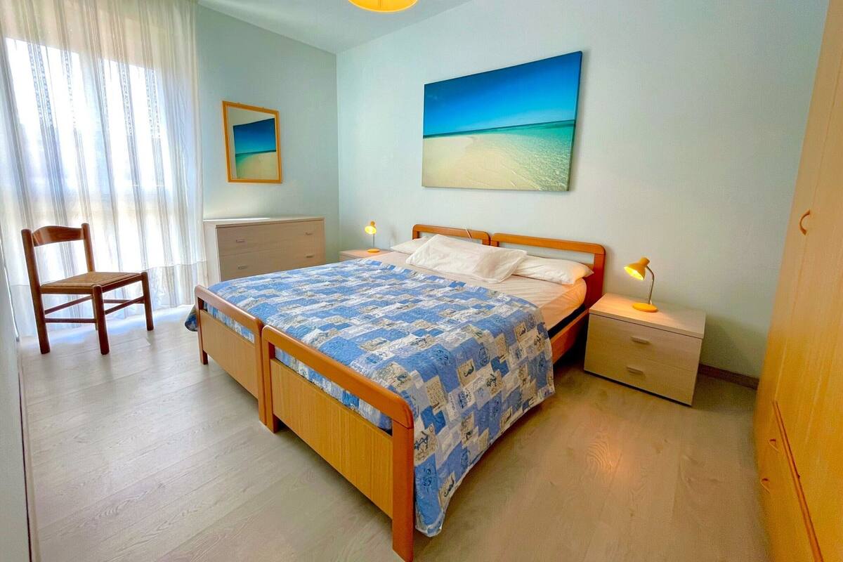 Classic Apartment, 3 Bedrooms | 24 bedrooms, individually furnished, bed sheets