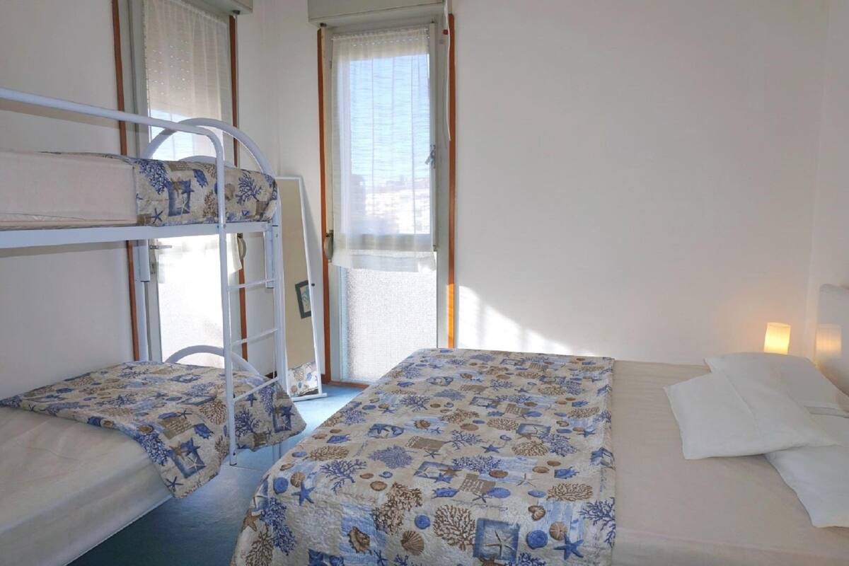 2 bedrooms, individually furnished, bed sheets