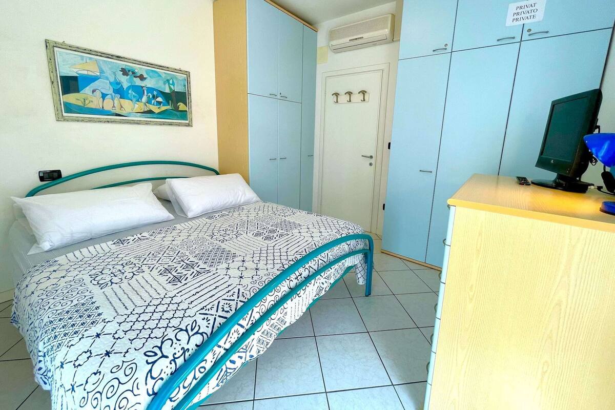 Deluxe Apartment, 2 Bedrooms | 24 bedrooms, individually furnished, bed sheets