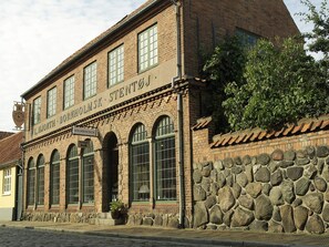 A historic building with a sign reading "L. Hjorth, Bornholm Museum". - 4 Person Holiday Home in Ronne (Ronne)