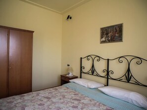 Comfort House, 2 Bedrooms | 4 bedrooms, bed sheets