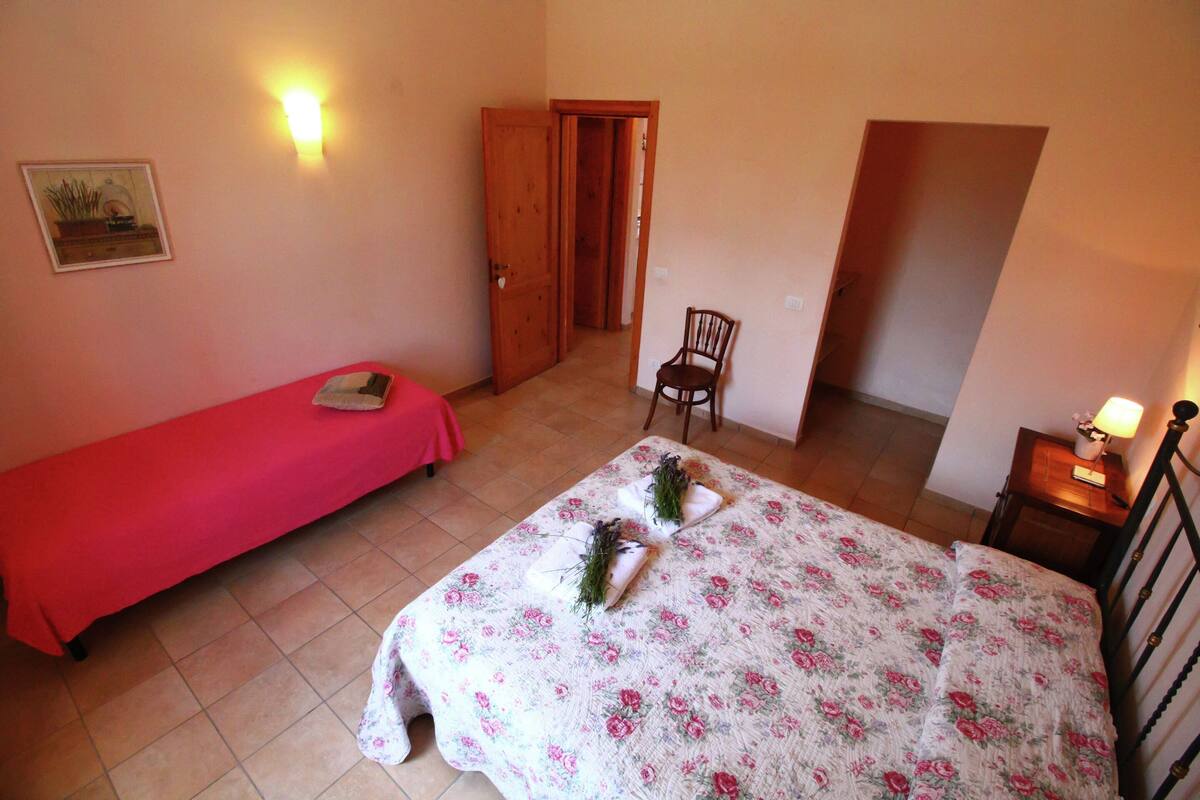 Casa superior, 1 habitación | 17 dormitorios, mobiliario individual, ropa de cama