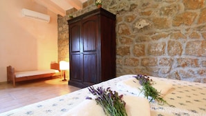 Unclassified image, 5 of 255, button - Chic Farmhouse in Montalto di Castro With Terrace (Montalto di Castro)