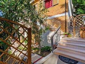 Comfort Apartment, 2 Bedrooms | Reception - Pleasant Apartment With Courtyard (Saludecio)