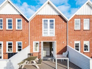 Comfort House, 4 Bedrooms | Exterior - 8 Person Holiday Home in Romo (Rømø)