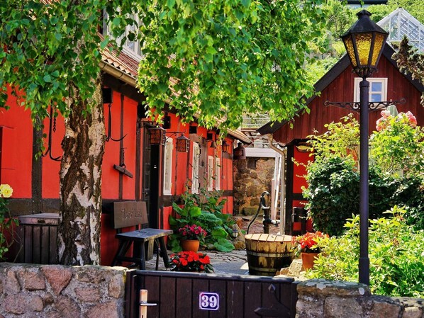 Property grounds - 5 Person Holiday Home on a Holiday Park in Gudhjem (Gudhjem)