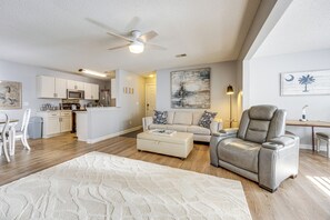 Apartment (3 Bedrooms) | Front of property - 4 Mi to Brookgreen Gardens: Murrells Inlet Condo (Murrells Inlet)