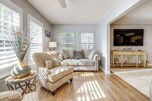 Apartment (3 Bedrooms) | Interior - 4 Mi to Brookgreen Gardens: Murrells Inlet Condo (Murrells Inlet)