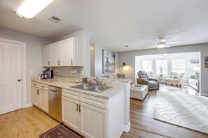 Apartment (3 Bedrooms) | Interior - 4 Mi to Brookgreen Gardens: Murrells Inlet Condo (Murrells Inlet)