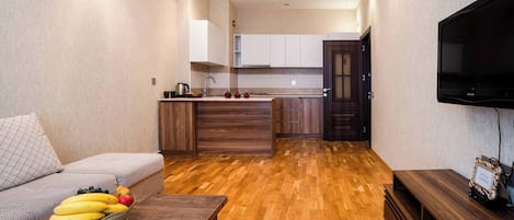 Family Apartment, Balcony, Courtyard View | Living area