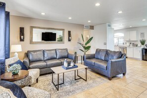 Interior - ~ 5 Mi to Lake Havasu: Family Home w/ Fenced Yard! (Lake Havasu City)