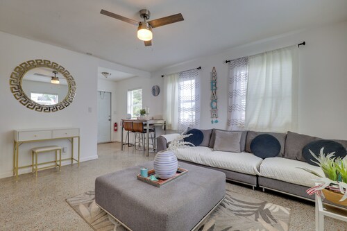 3 Mi to Beach: Quaint Home w/ Patio in Hollywood