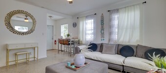 3 Mi to Beach: Quaint Home w/ Patio in Hollywood