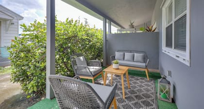 3 Mi to Beach: Quaint Home w/ Patio in Hollywood