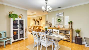 House (6 Bedrooms) | Interior