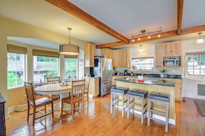 House (2 Bedrooms) | Interior - Bayfront Home w/ Private Beach in Vaughn! (Vaughn)