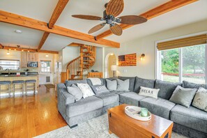 House (2 Bedrooms) | Interior - Bayfront Home w/ Private Beach in Vaughn! (Vaughn)