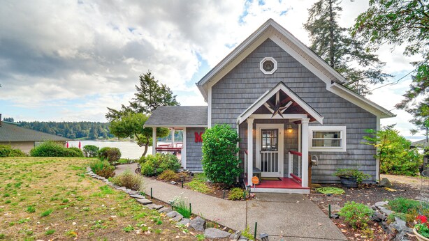 House (2 Bedrooms) | Interior - Bayfront Home w/ Private Beach in Vaughn! (Vaughn)